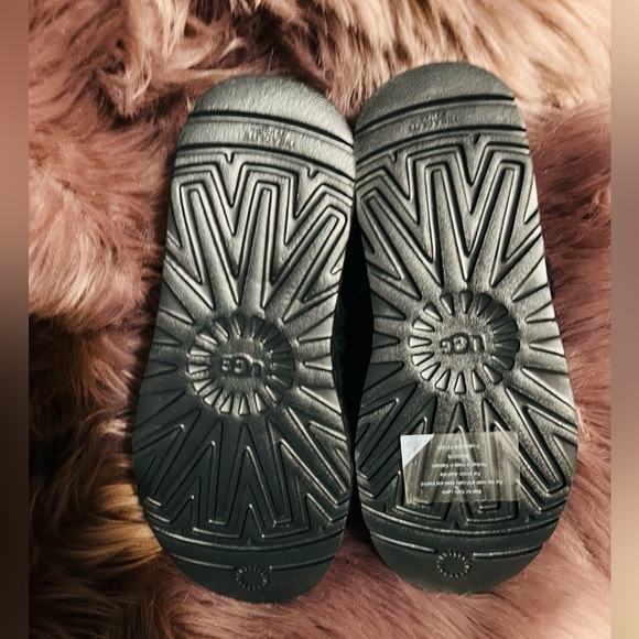 Black Never-worn Ugg slippers - Picture 2 of 8